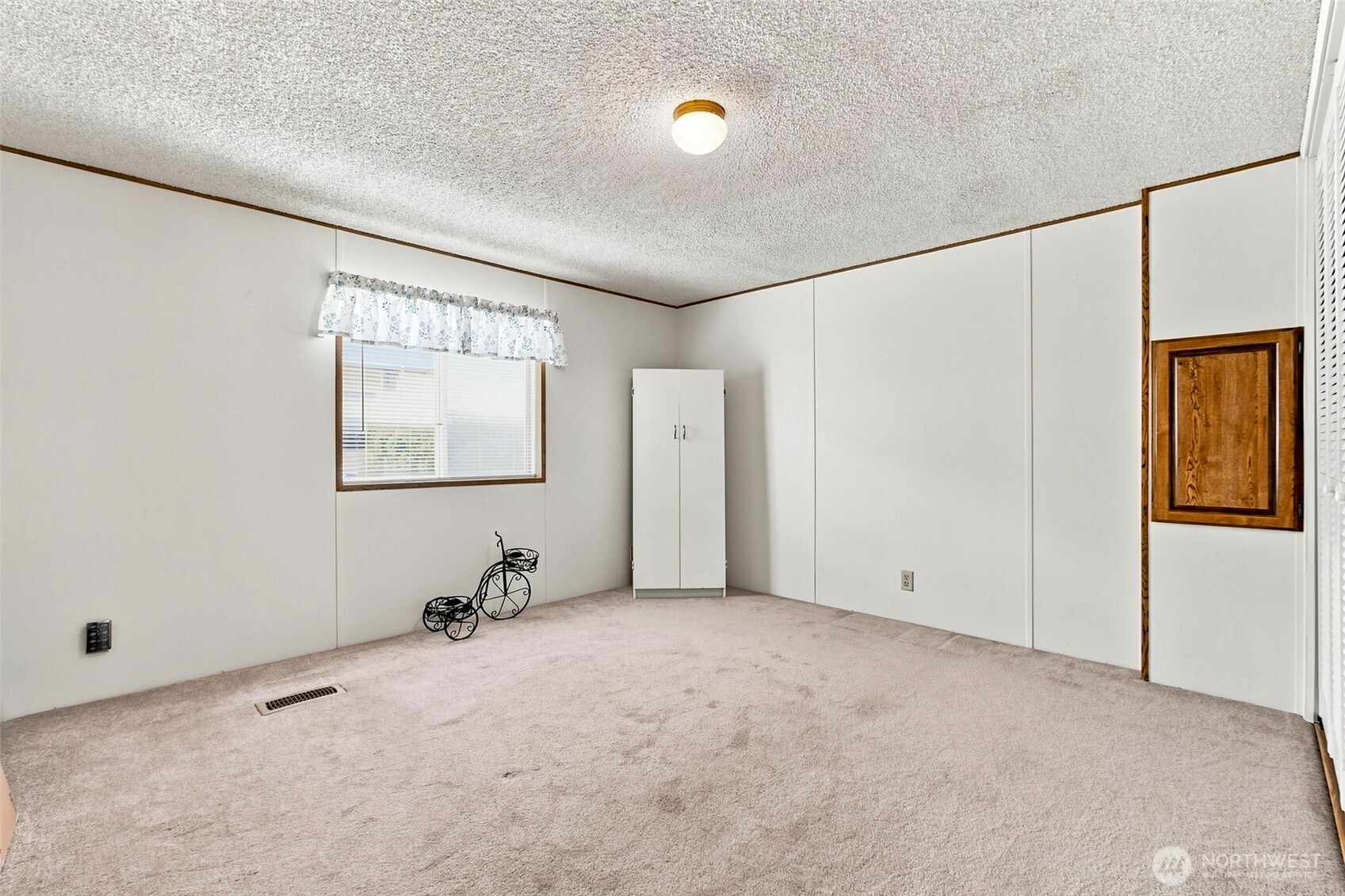 802 Cottonwood Drive Property Photo 12