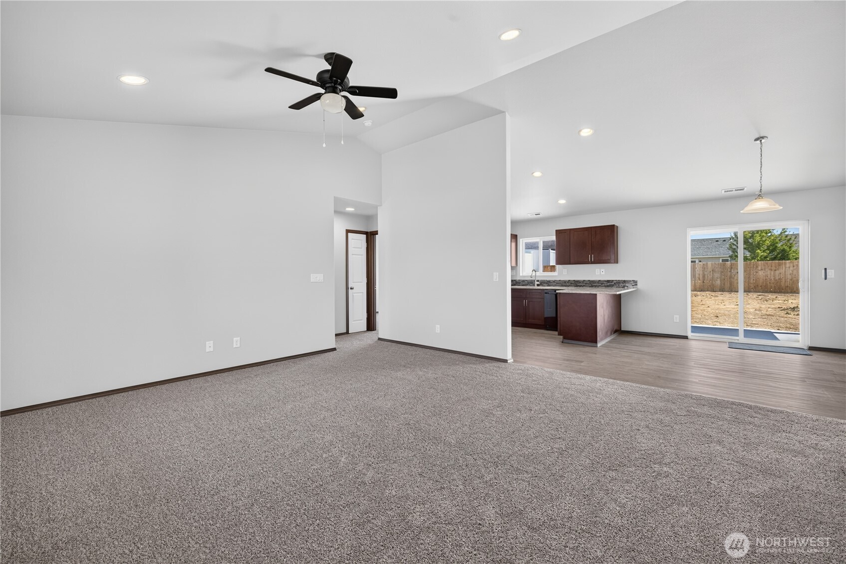 619 Kimberly Avenue Property Photo 6