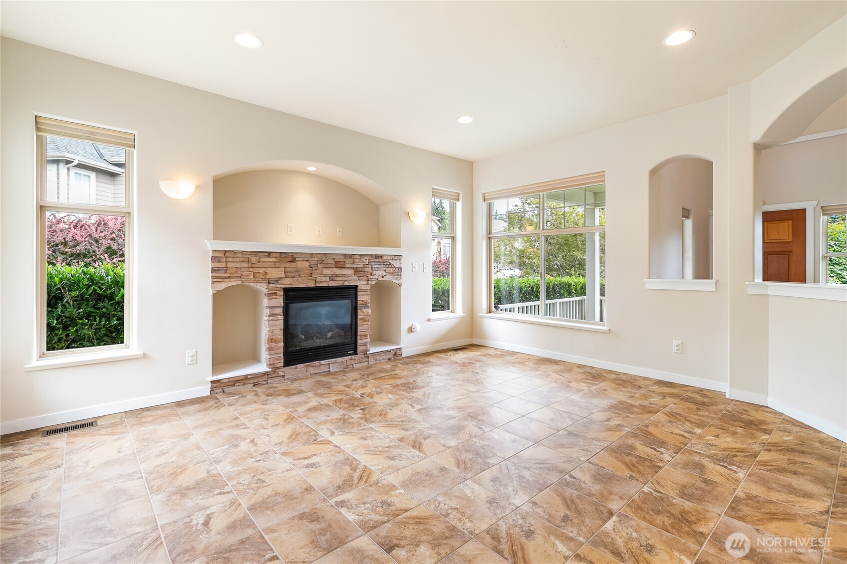 1584 Kingswood Court Property Photo 3