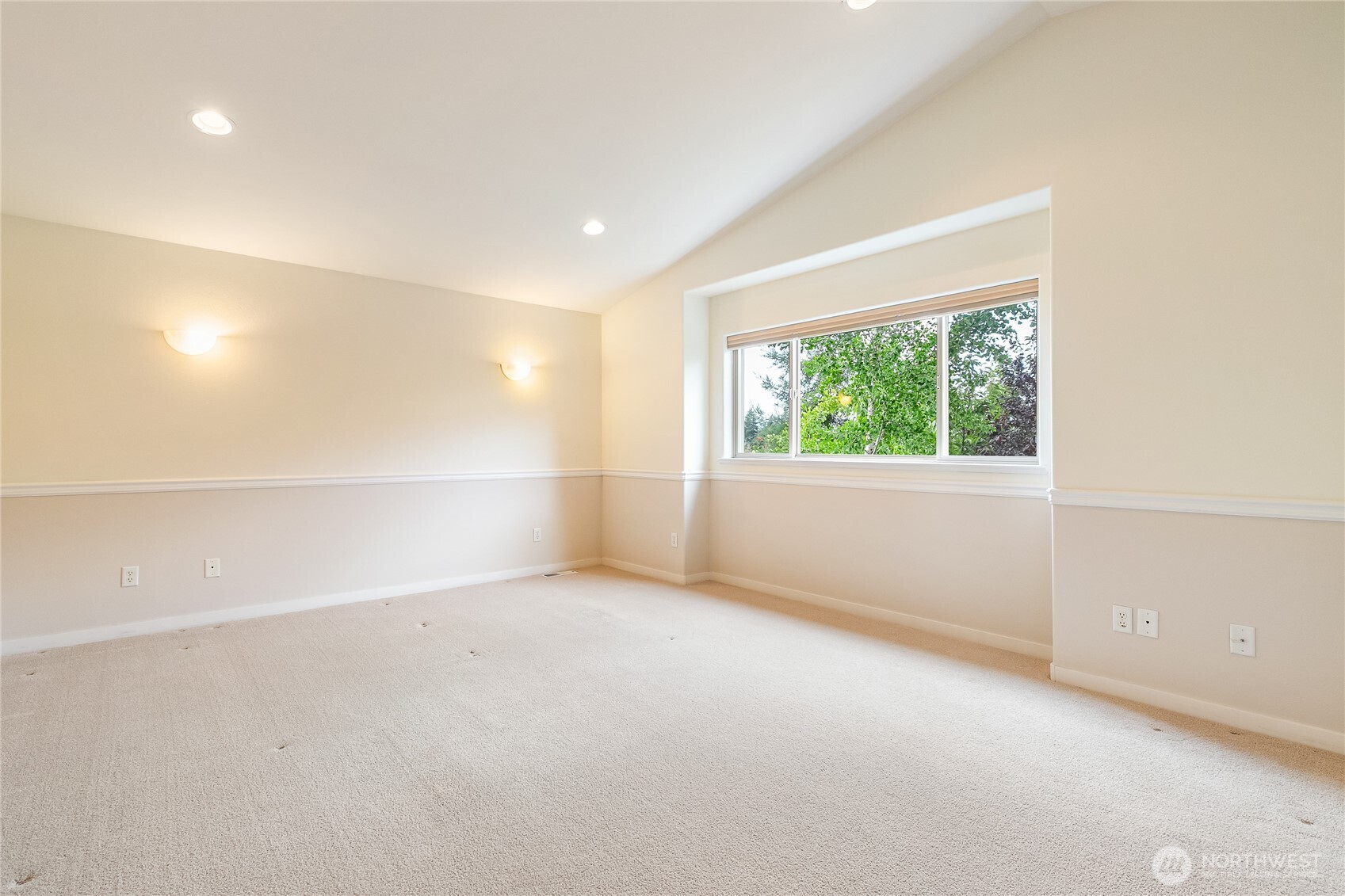 1584 Kingswood Court Property Photo 7