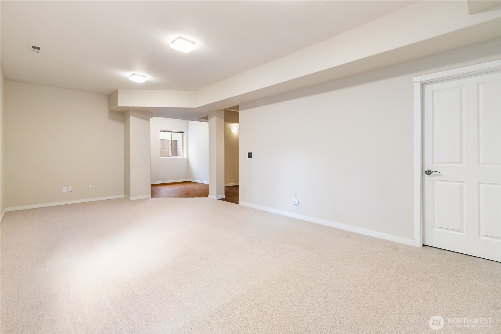 1584 Kingswood Court Property Photo 11