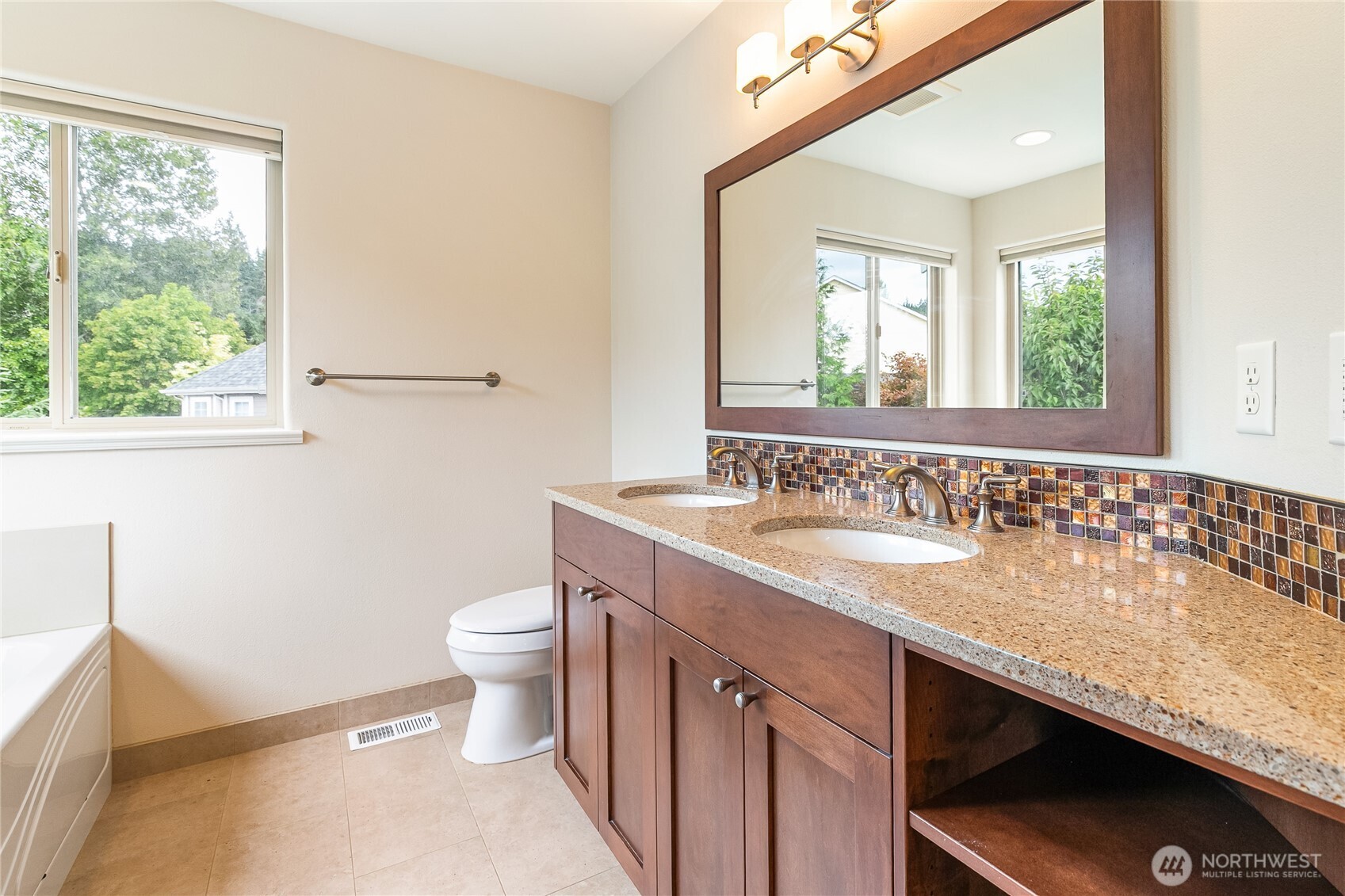 1584 Kingswood Court Property Photo 25