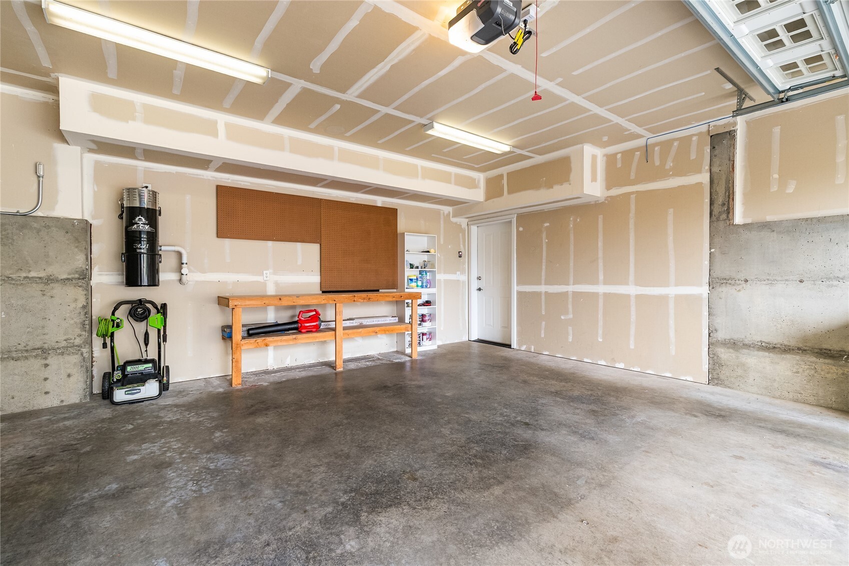 1584 Kingswood Court Property Photo 32