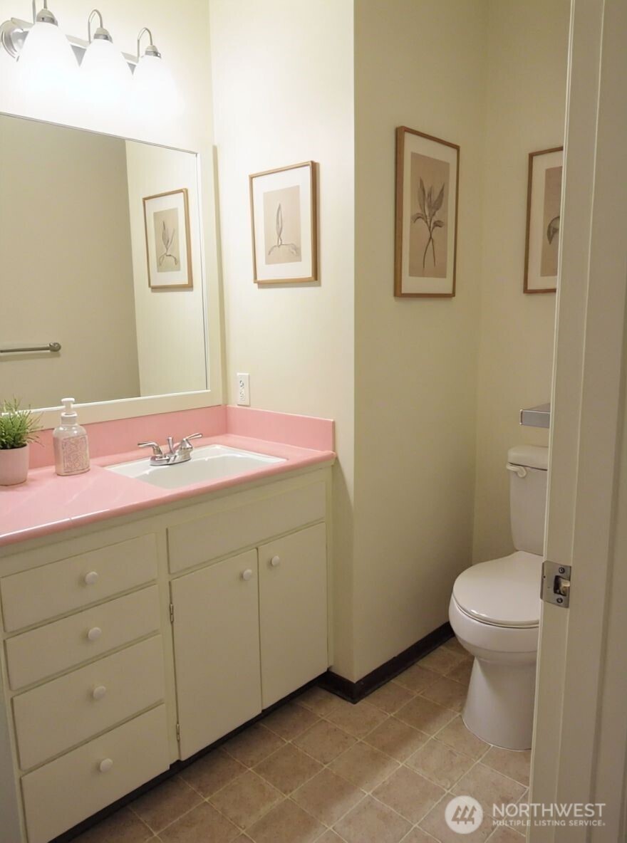 5208 Sand Point Way Property Photo 10