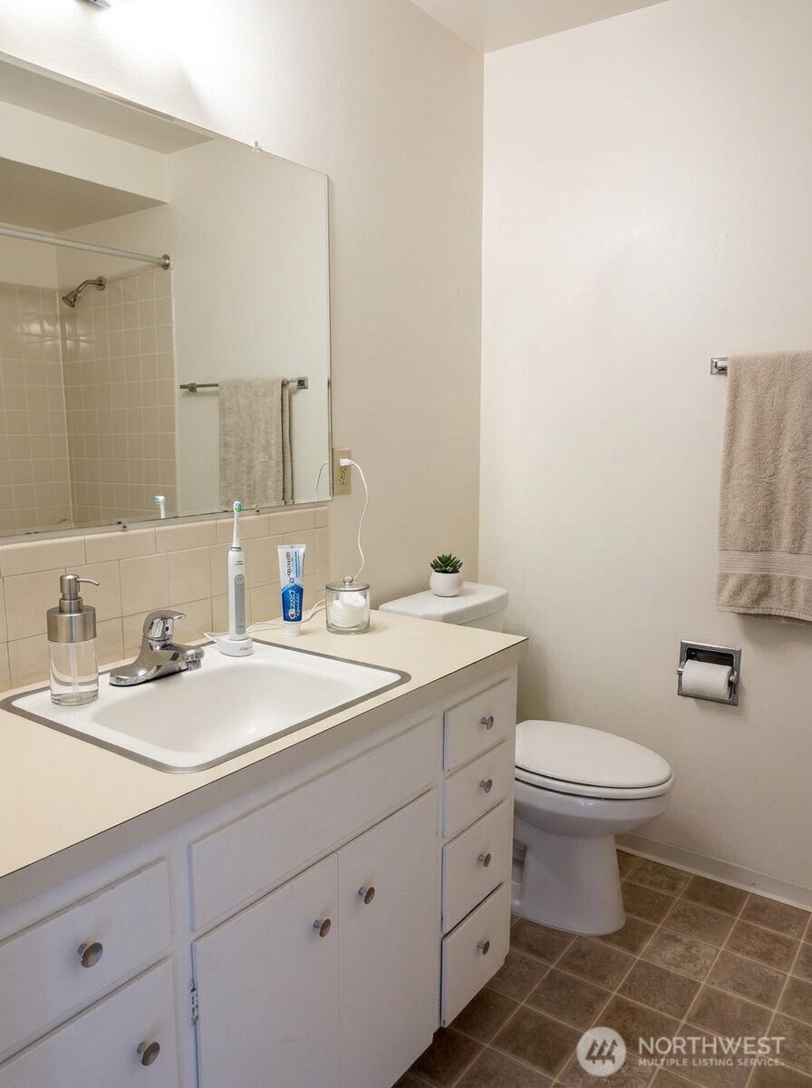 5208 Sand Point Way Property Photo 22