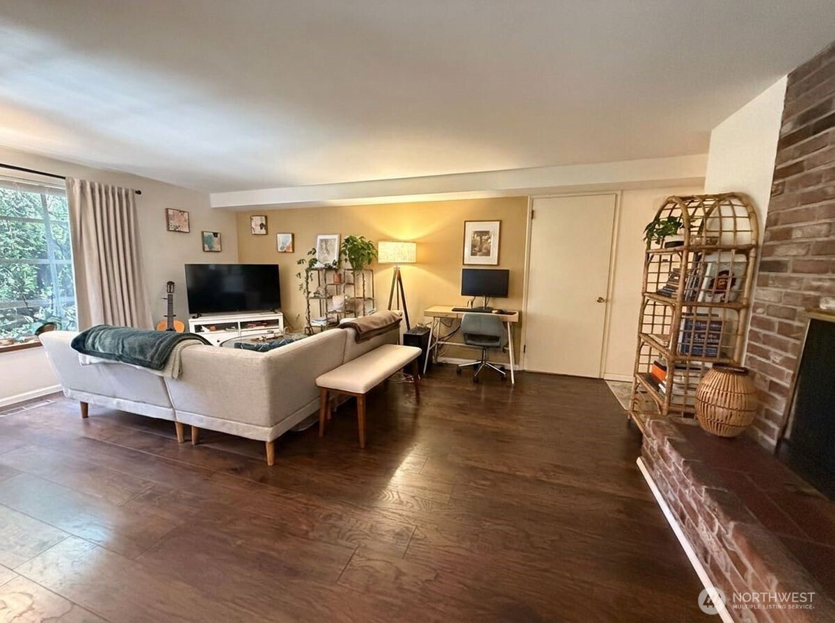 5208 Sand Point Way Property Photo 25