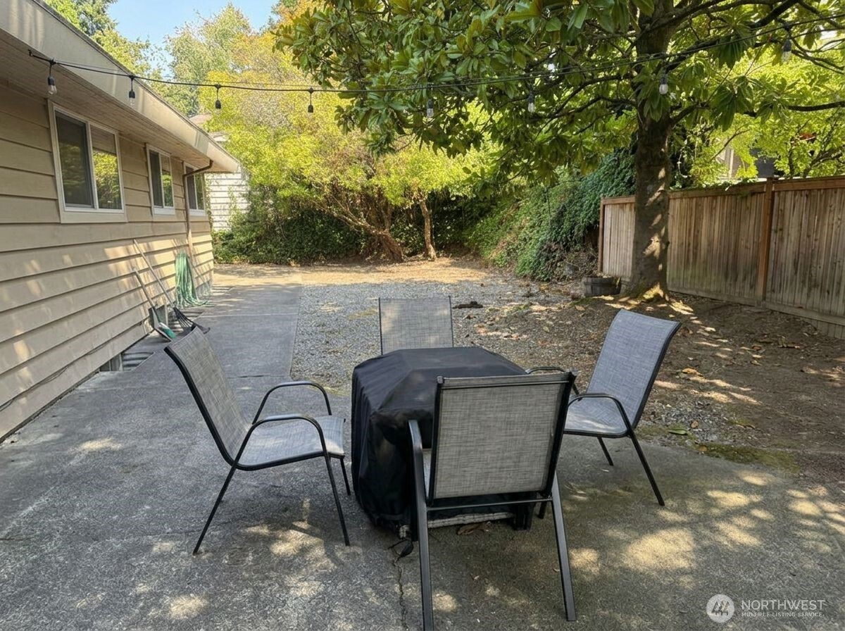 5208 Sand Point Way Property Photo 36