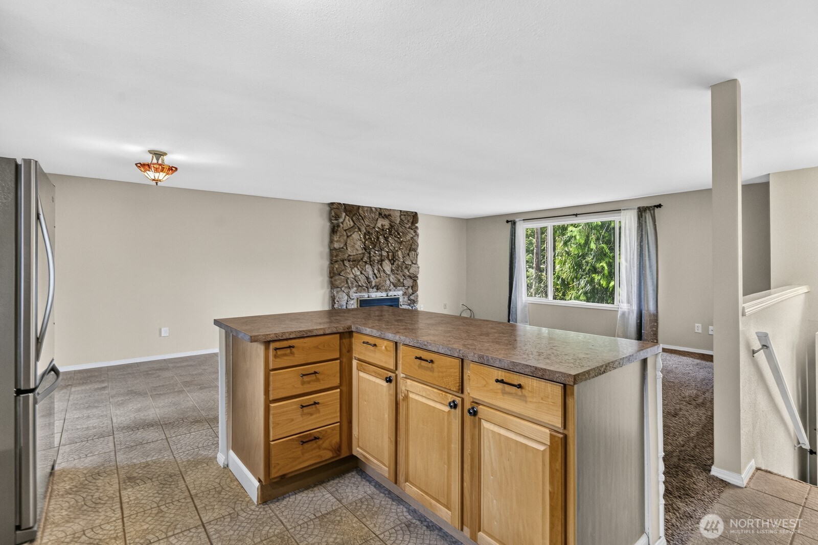 591 E Country Club Drive Property Photo 6