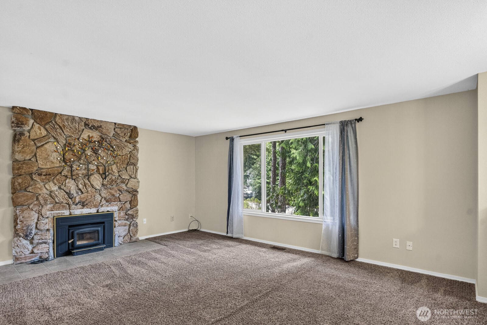 591 E Country Club Drive Property Photo 8