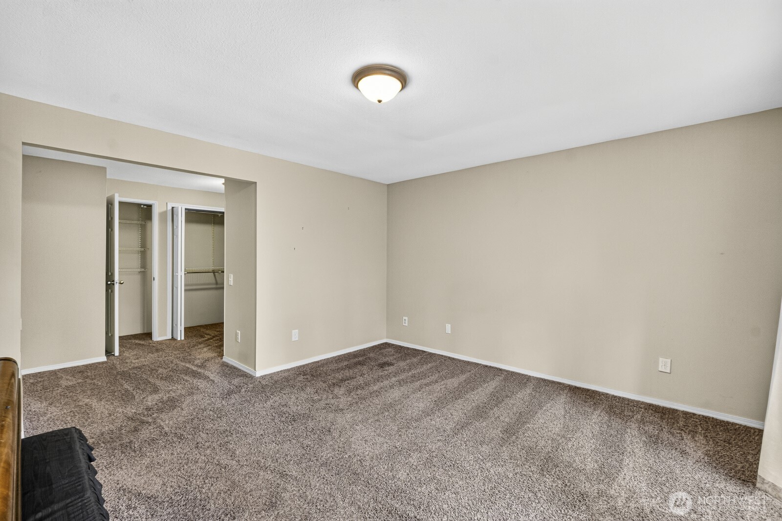591 E Country Club Drive Property Photo 13