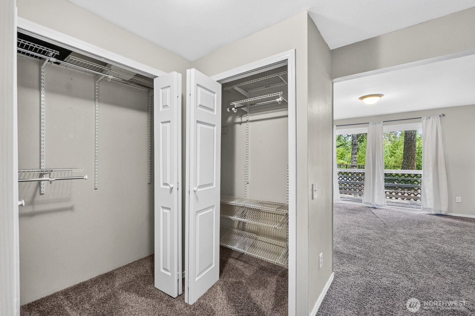 591 E Country Club Drive Property Photo 15