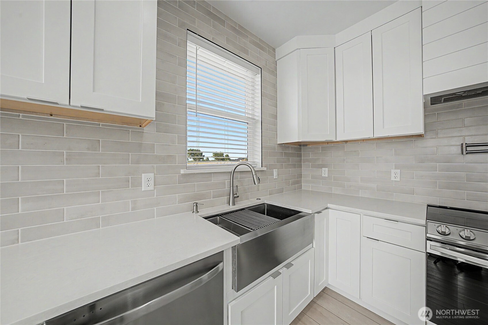 4103 Ne Quinn Drive Property Photo 11