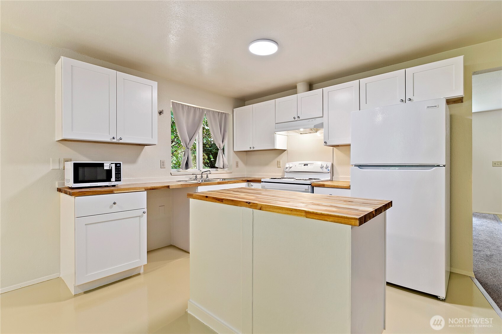 9727 Case Road Property Photo 4