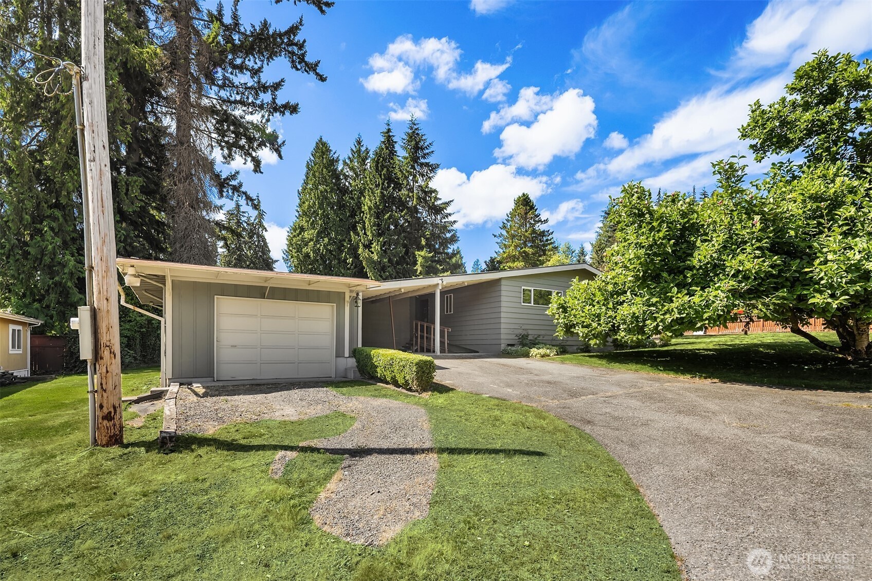 16727 1st Avenue Property Photo 5