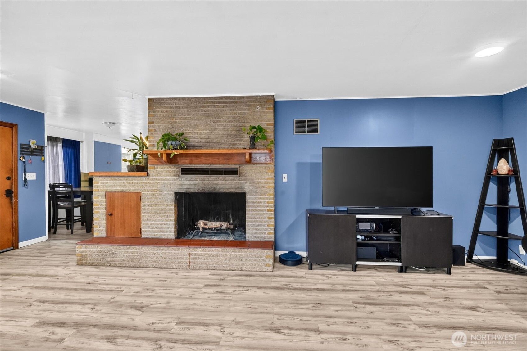 211 Nw Kerron Avenue Property Photo 4