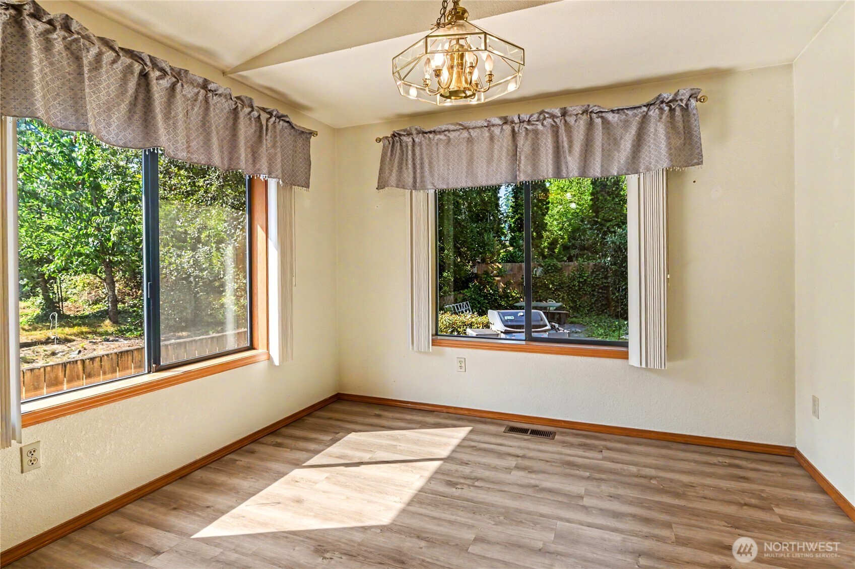 3922 14th Court Property Photo 10