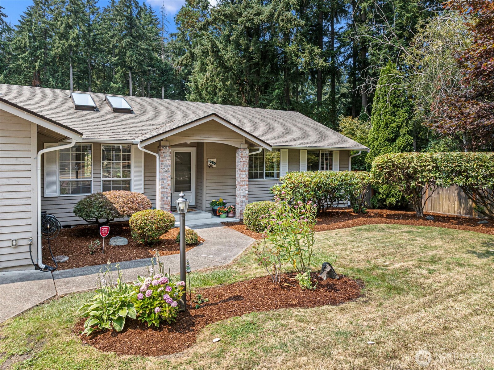 1250 Roe Street Property Photo 2