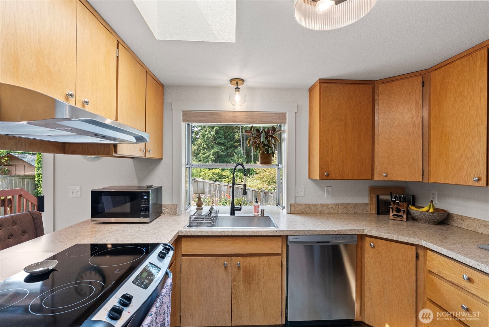 1250 Roe Street Property Photo 10