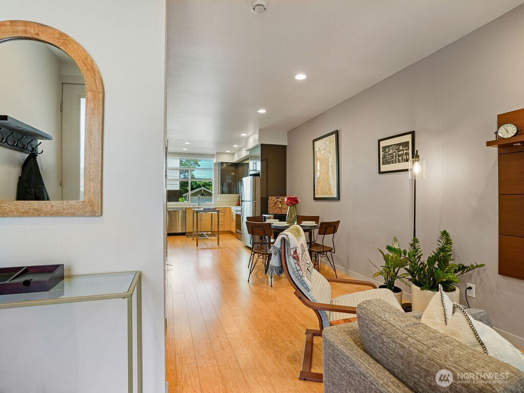 6911 California Avenue C Property Photo 4