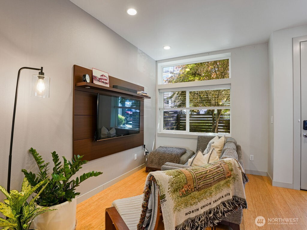 6911 California Avenue C Property Photo 6
