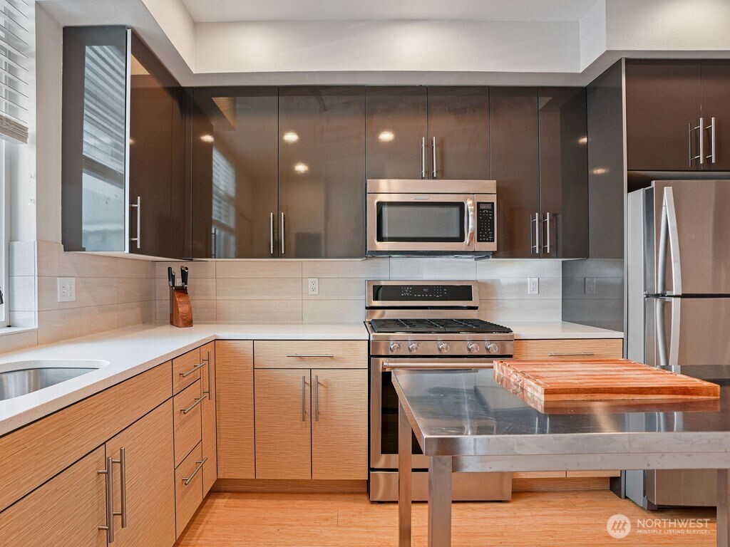 6911 California Avenue C Property Photo 11