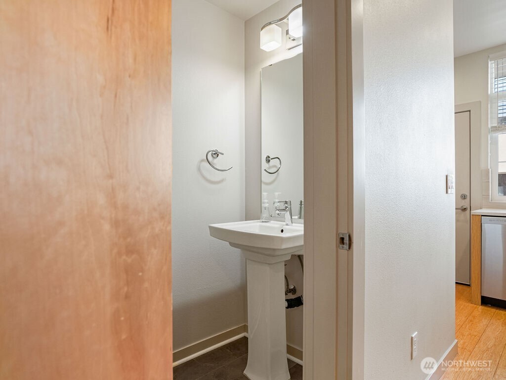 6911 California Avenue C Property Photo 14