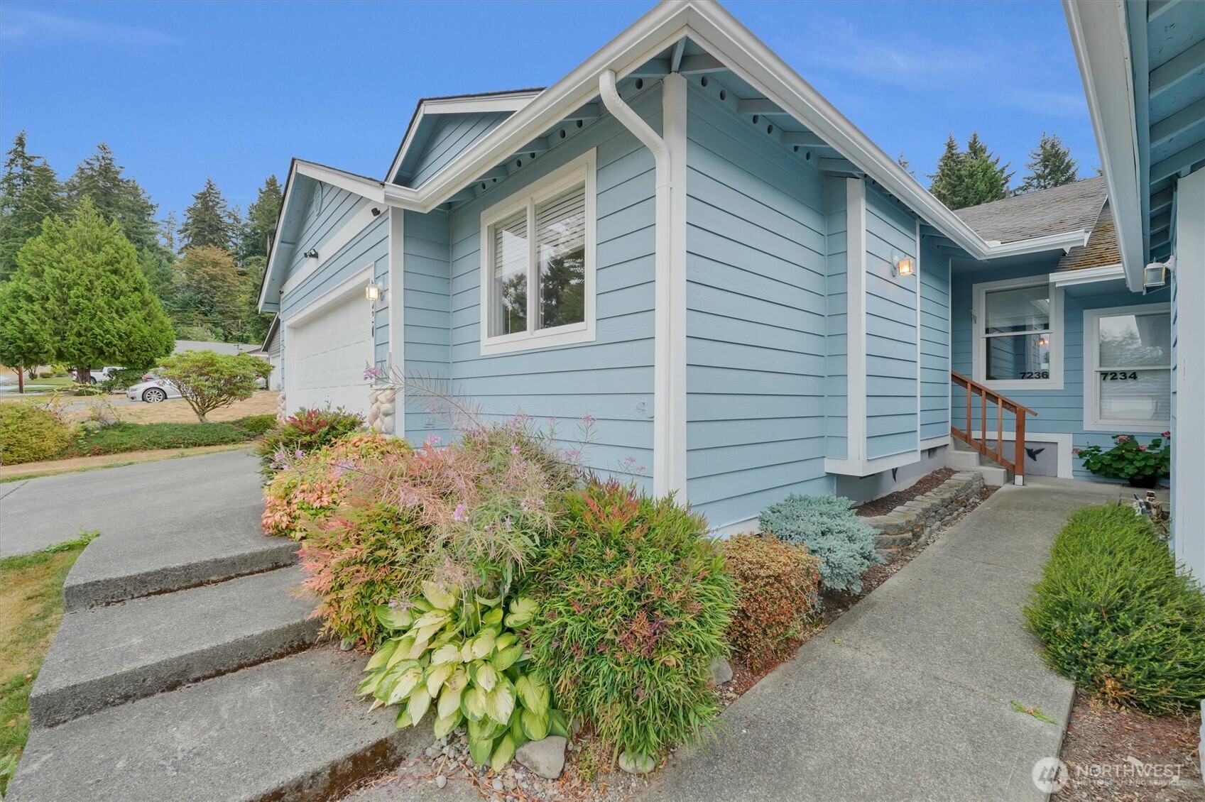 7236 163rd Street Property Photo 3