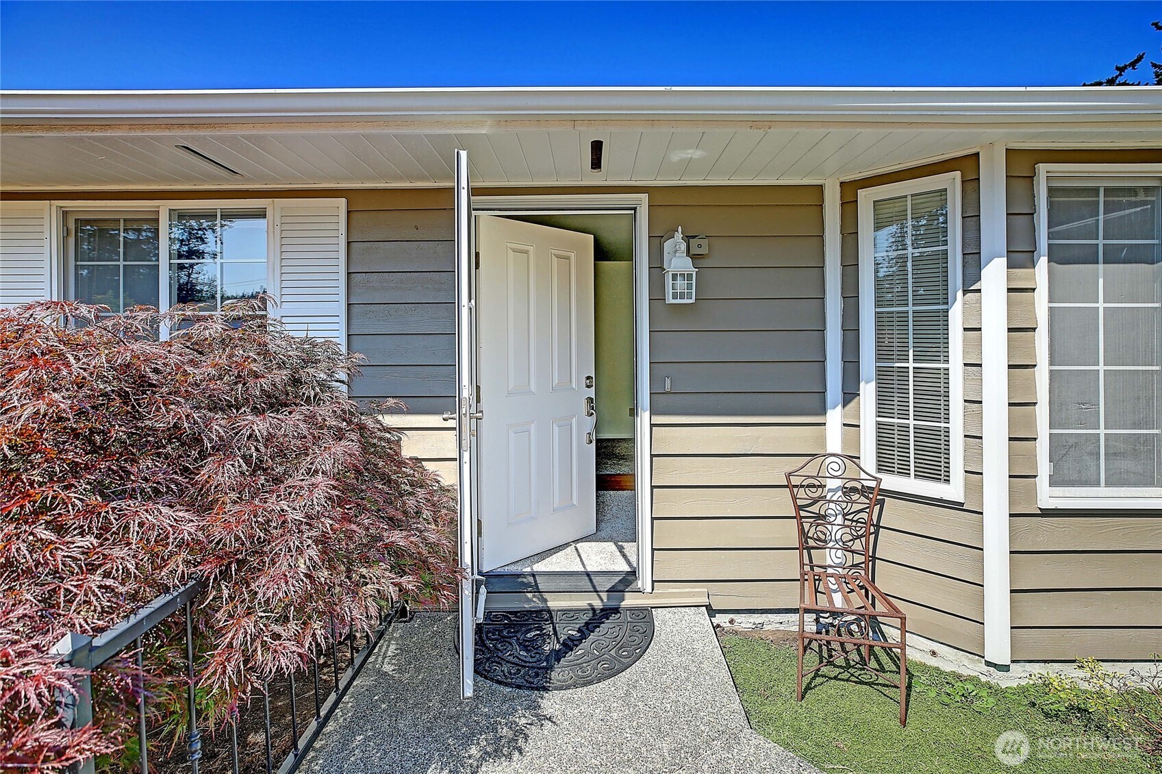 740 Commodore Lane Property Photo 4