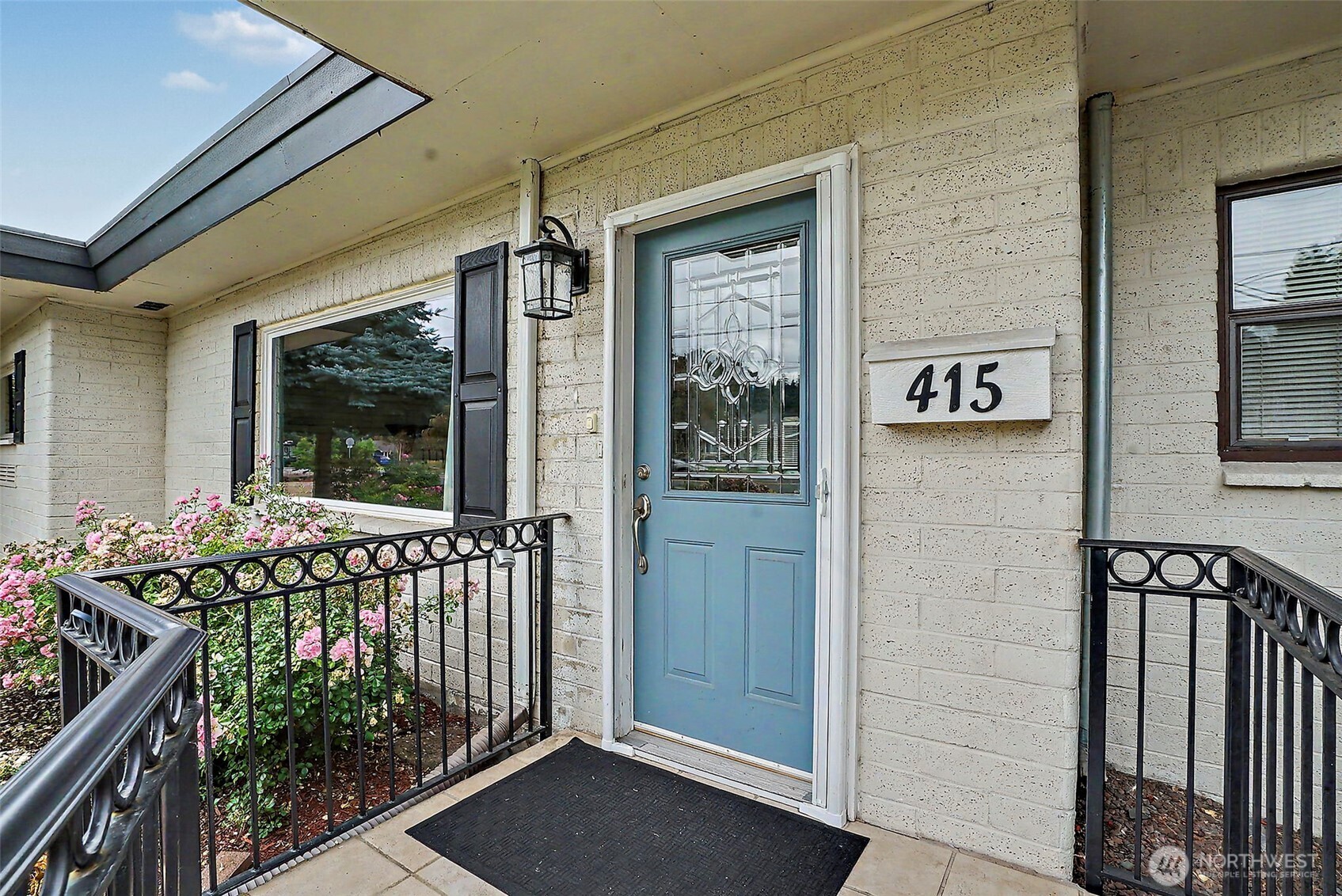 415 R Street Property Photo 3