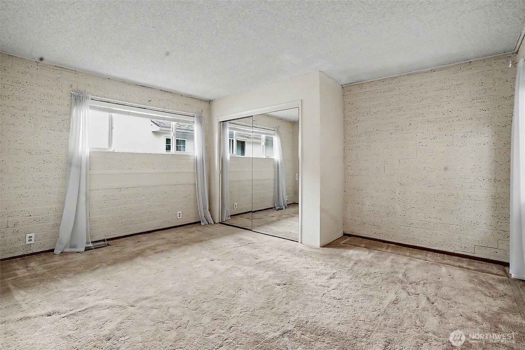 415 R Street Property Photo 15