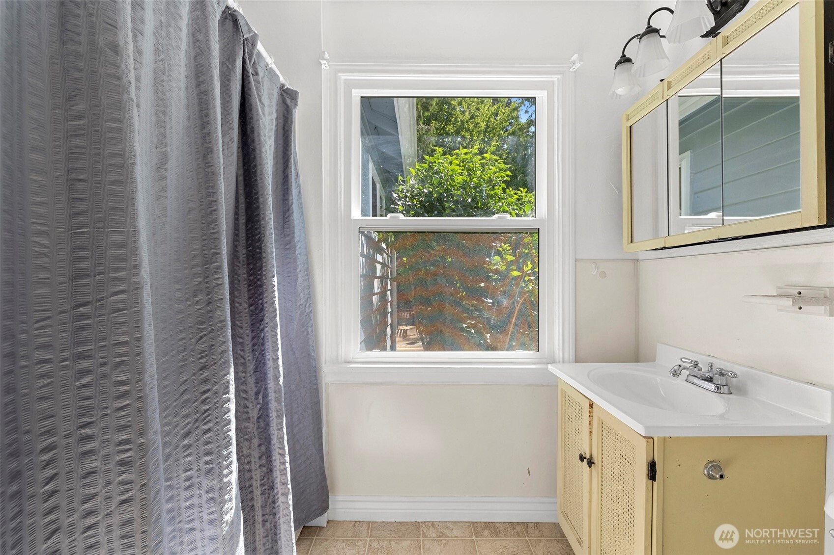 2001 30th Street Property Photo 12