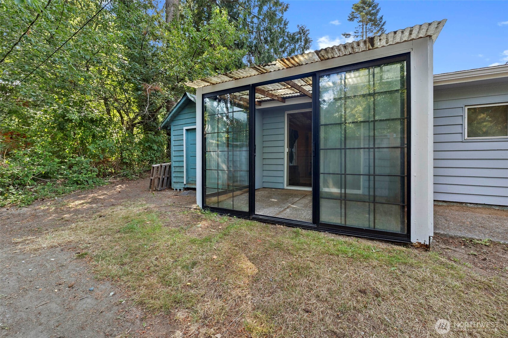 2001 30th Street Property Photo 28