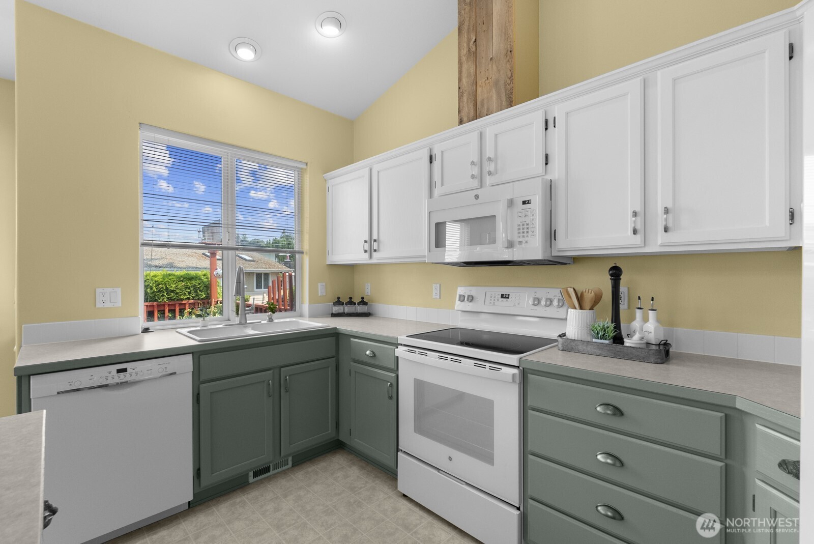 2744 Sutherland Place Property Photo 14