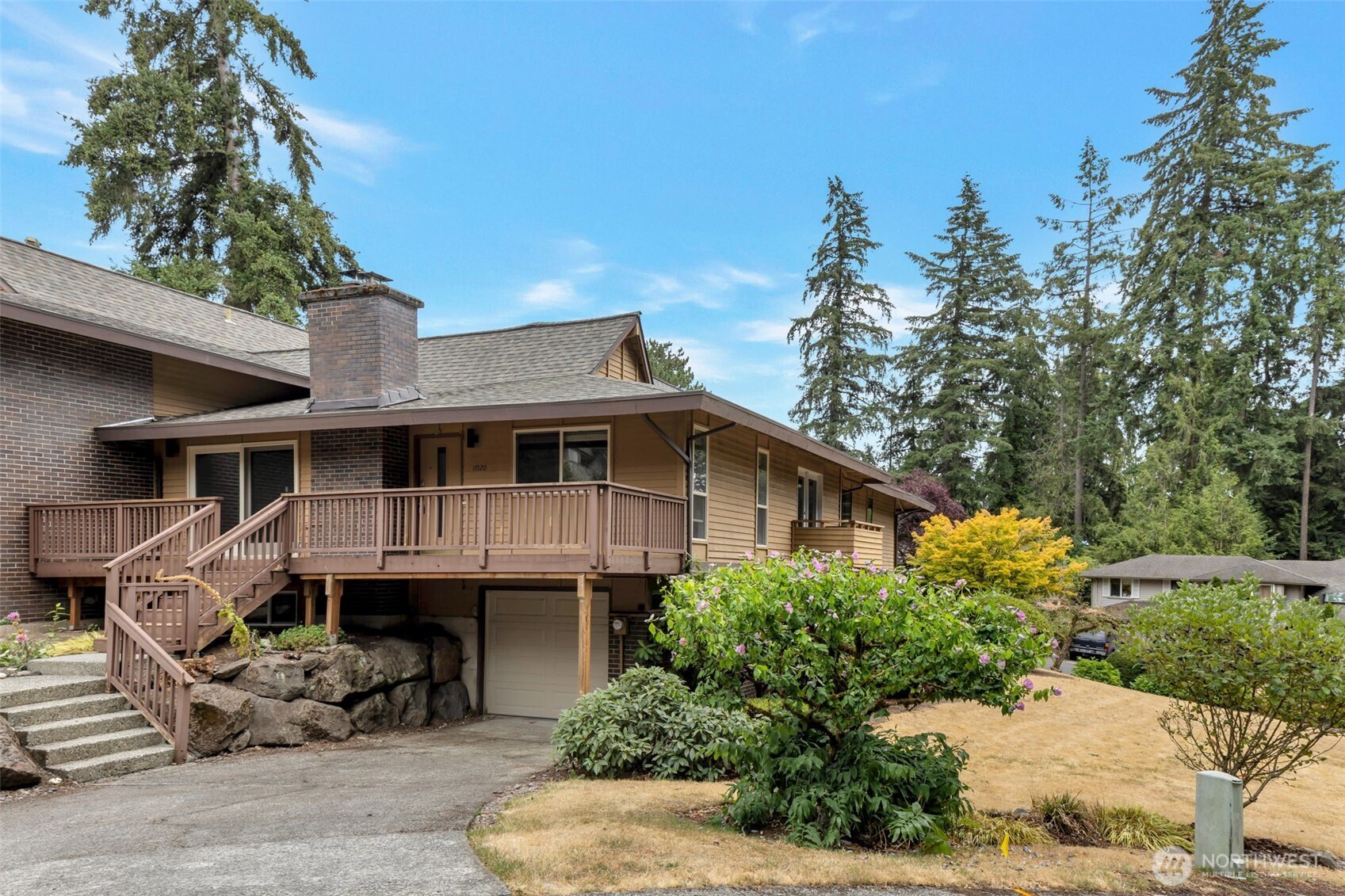 17120 Ne 2nd Place Property Photo 2