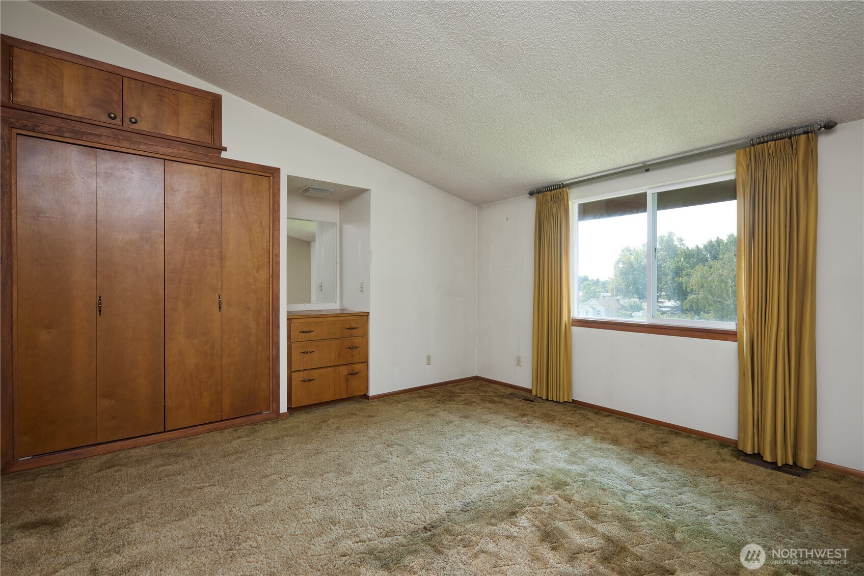 782 Electric Ave Property Photo 13