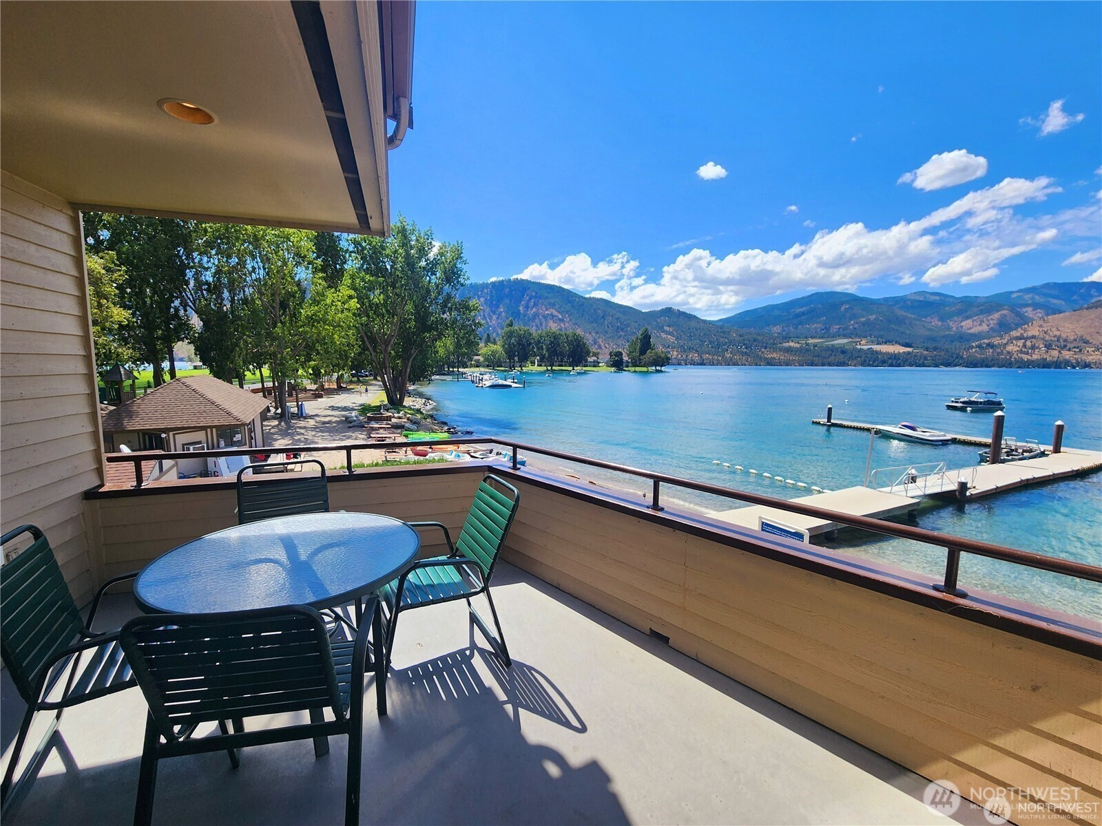 1 Lakeside 720-L Property Photo 1