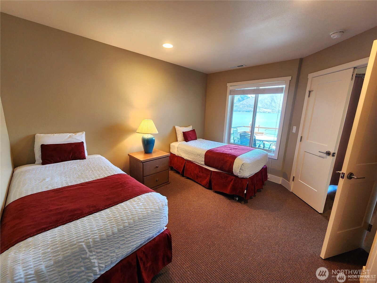 1 Lakeside 720-l Property Photo 14