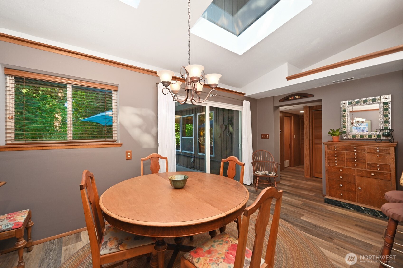 10733 Bartlett Avenue Property Photo 8