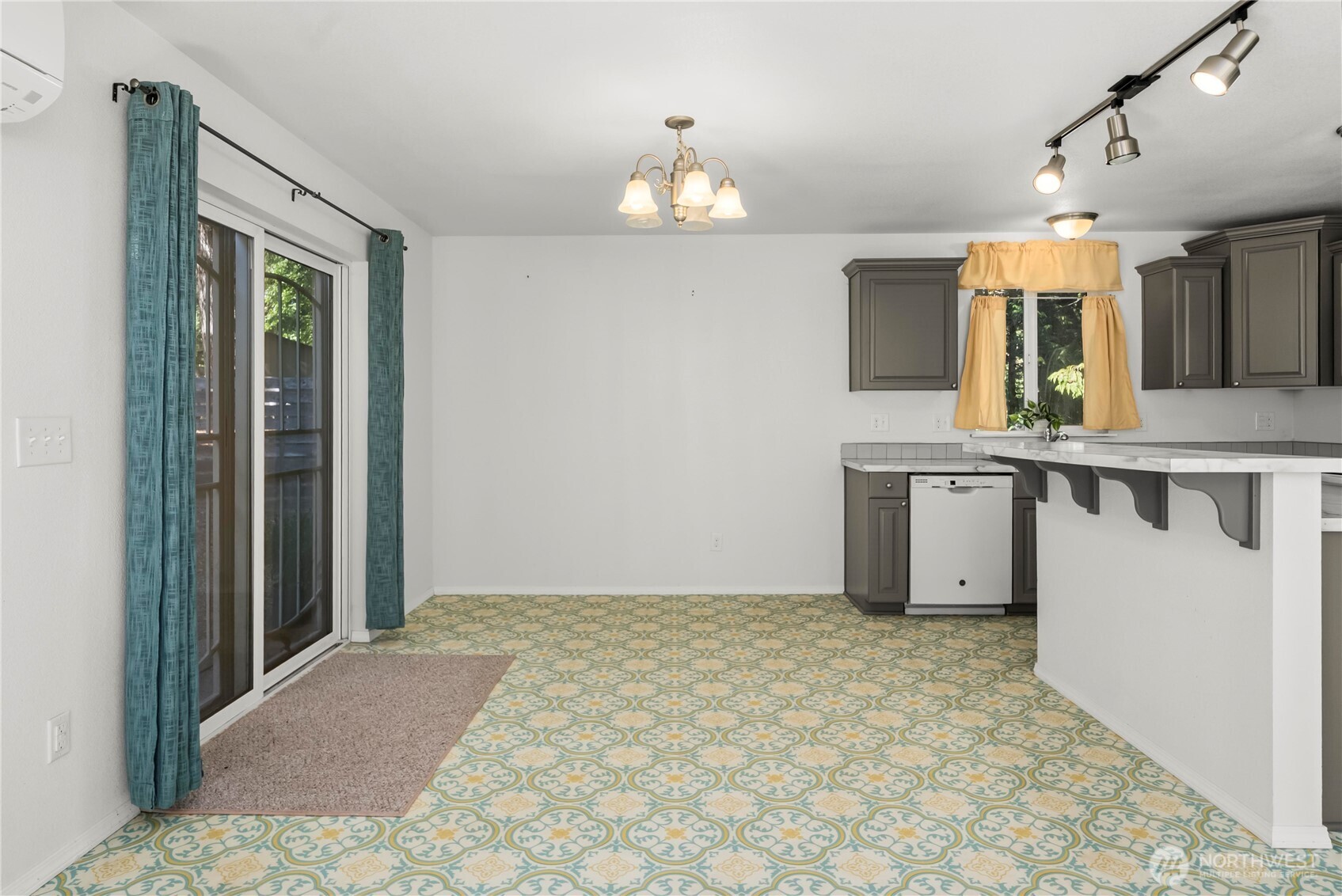520 E Lakeshore Drive Property Photo 7