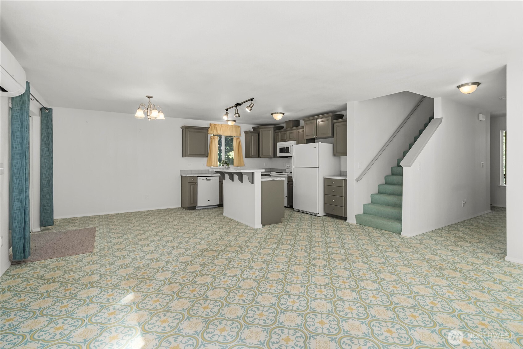 520 E Lakeshore Drive Property Photo 9