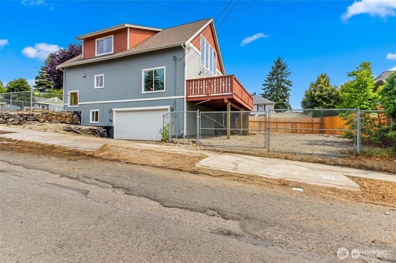 3565 E M Street Property Photo 2