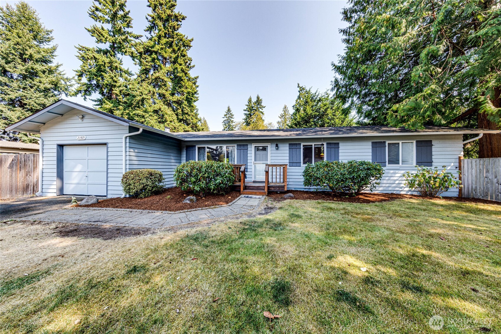 21925 2nd Avenue Property Photo 1