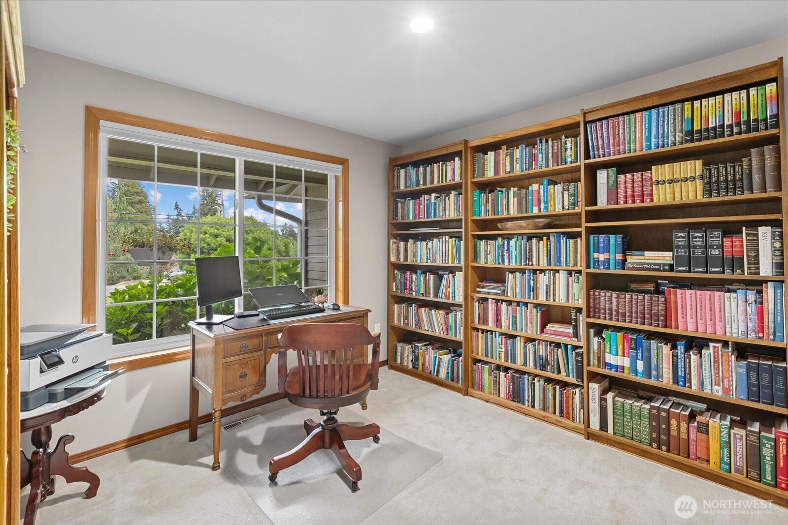 17906 Larch Way Property Photo 4