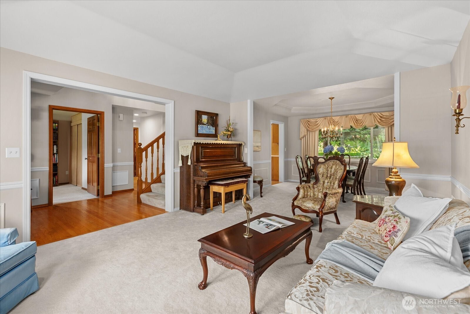 17906 Larch Way Property Photo 7