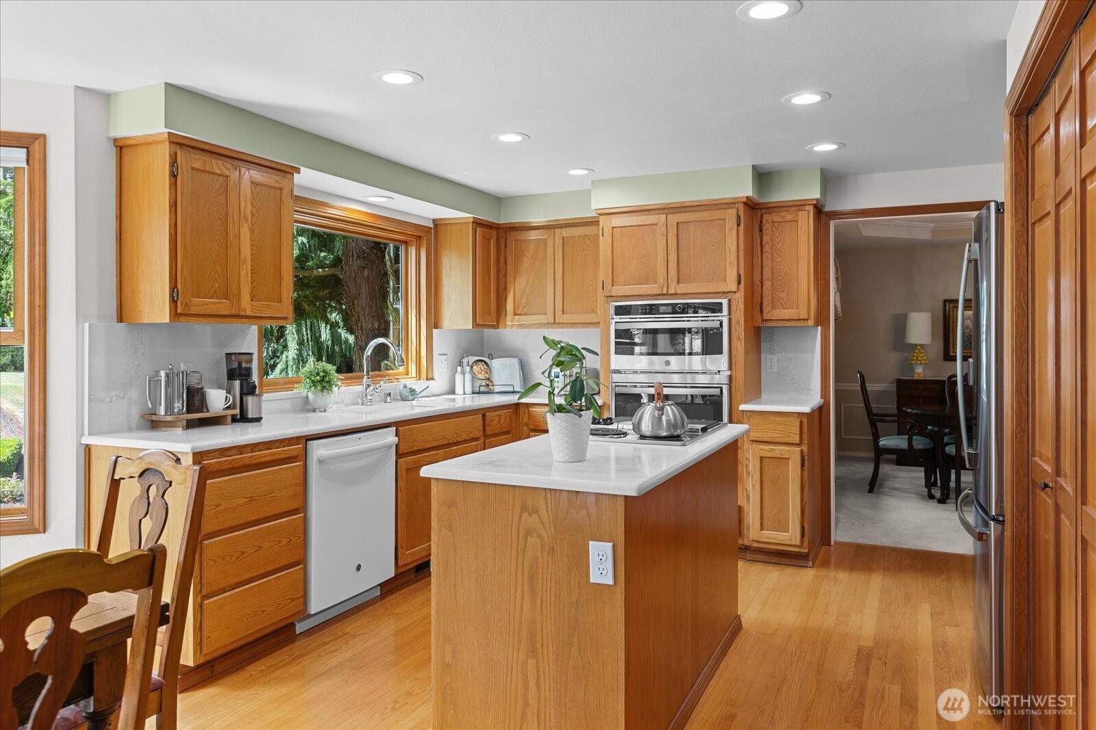 17906 Larch Way Property Photo 10