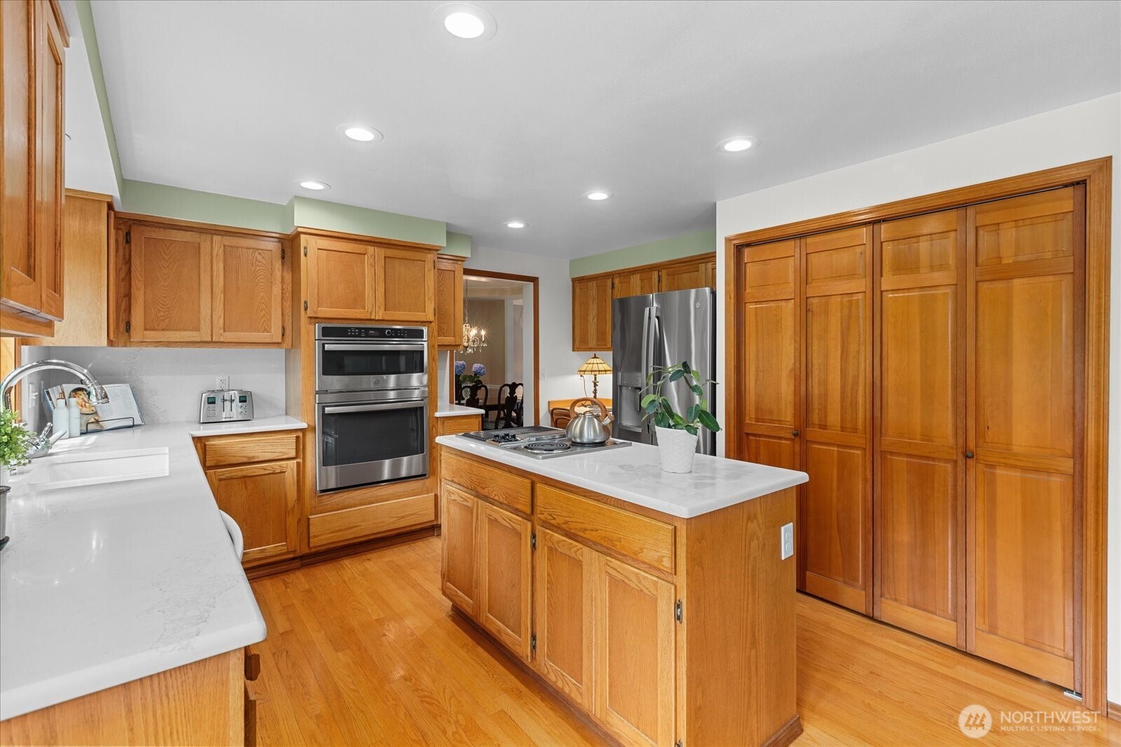 17906 Larch Way Property Photo 11