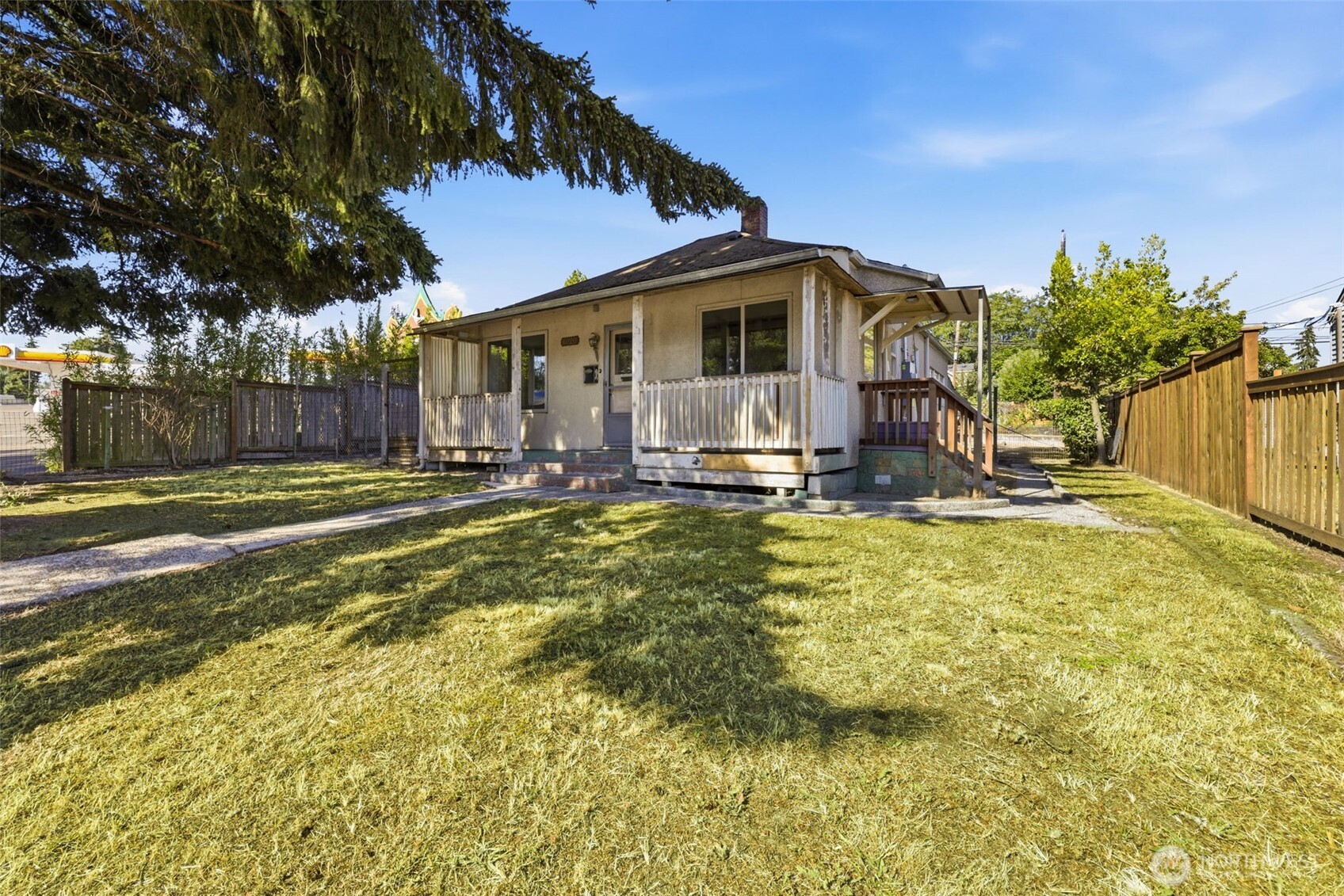 4620 N Pearl Street Property Photo 2