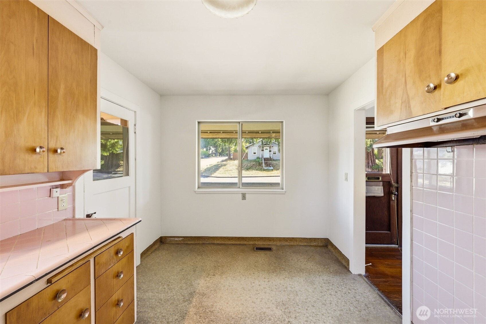 4620 N Pearl Street Property Photo 7