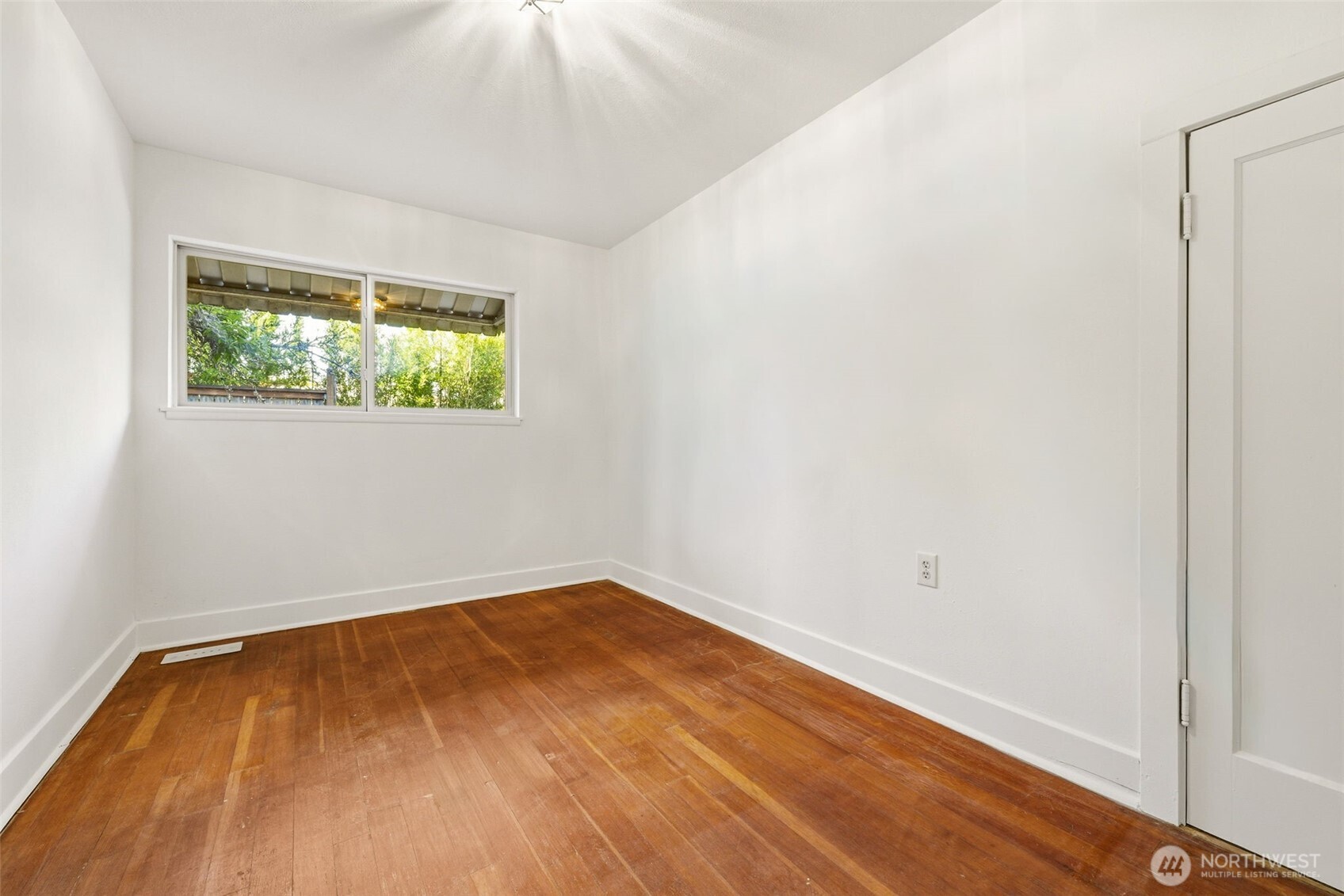 4620 N Pearl Street Property Photo 8