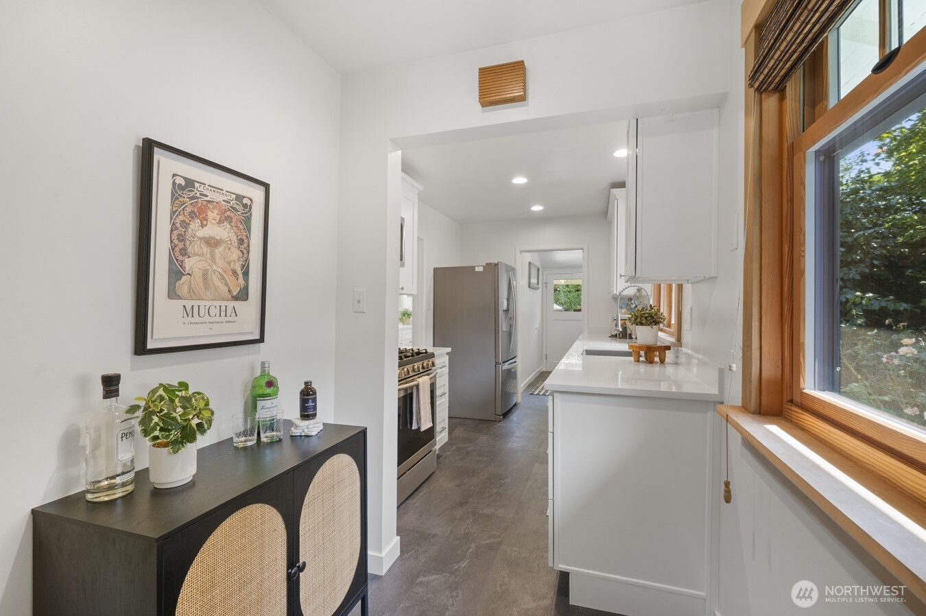 2916 Walnut Avenue Property Photo 8